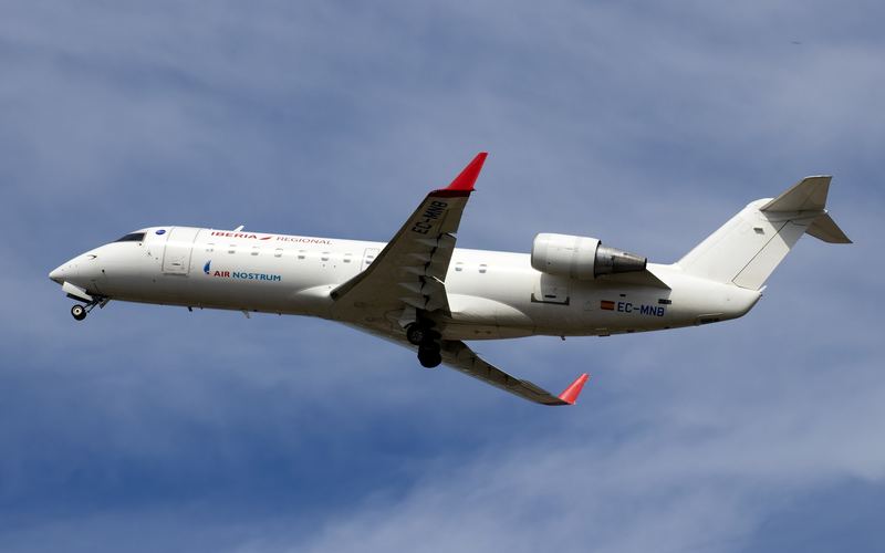 Bombardier CRJ100 airliner