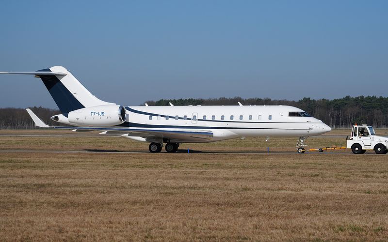 Bombardier Global 5000 private jet